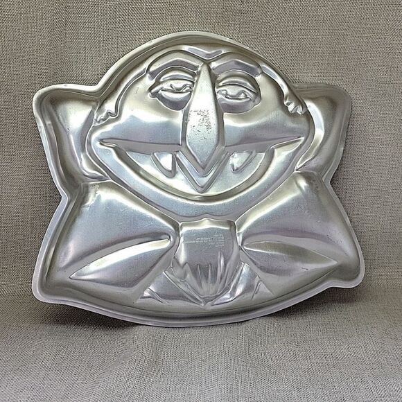 1977 WILTON COUNT Dracula CAKE PAN 502-7431 Sesame Muppet Vintage Baking Tin - Picture 1 of 4